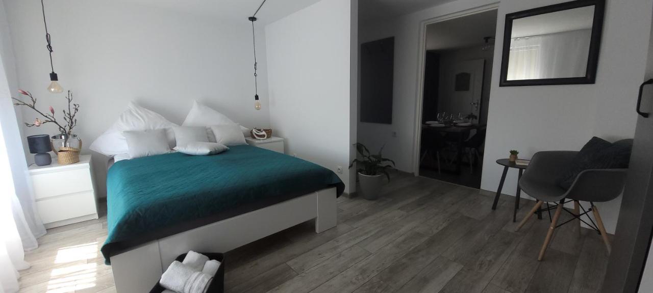 Apartamenty Pod Uwalonym Debem Jezow Sudecki Exterior foto